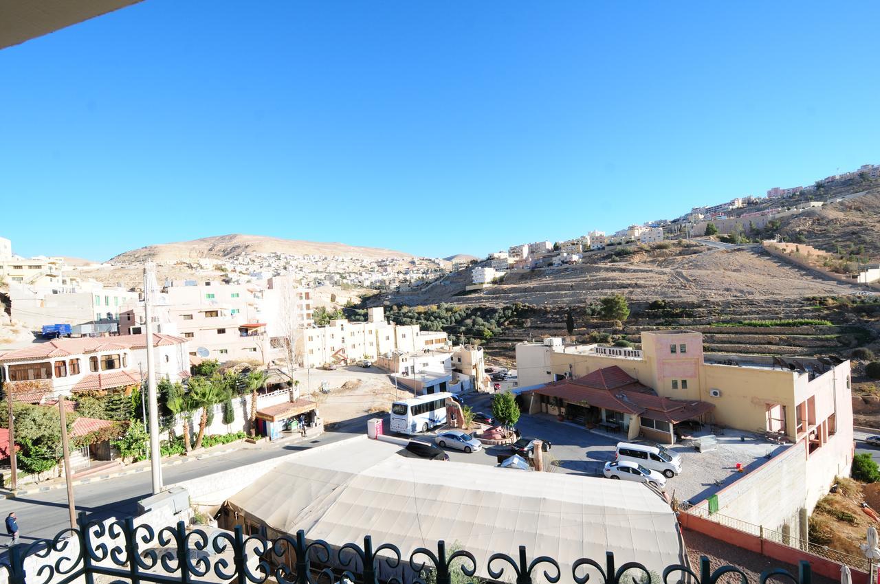 Edom Hotel Wadi Musa Exterior foto