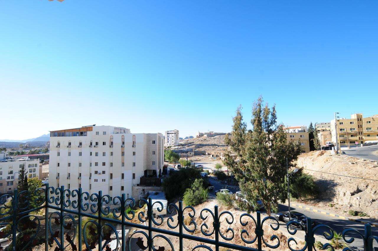 Edom Hotel Wadi Musa Exterior foto